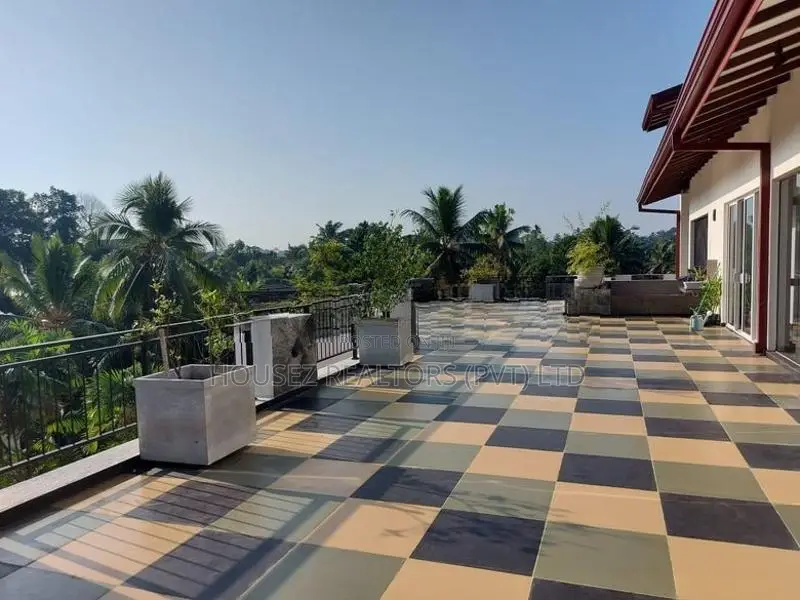 Luxury 3-Storey Residence for Sale – Panadura