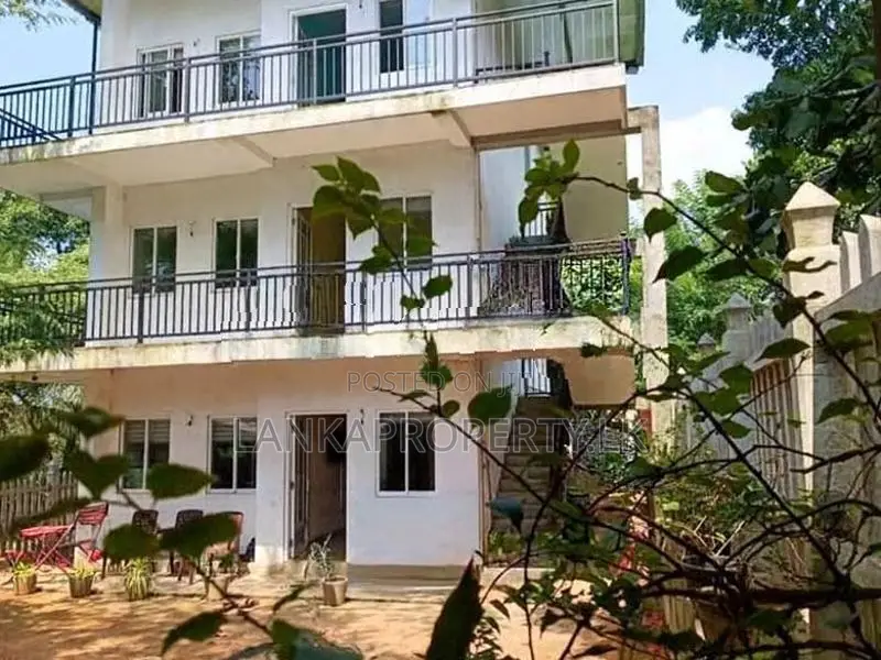 Solidly Built Three-Storied House for Sale – Kiribathgoda
