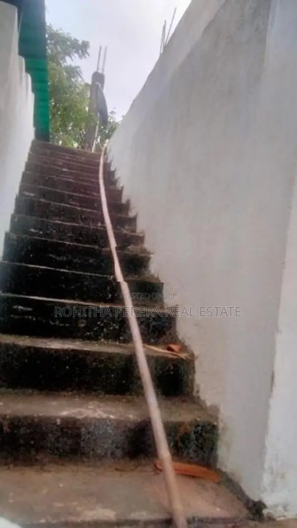 10 Perch 2BR Upstairs House For Sale at Maharagama Arrawwala