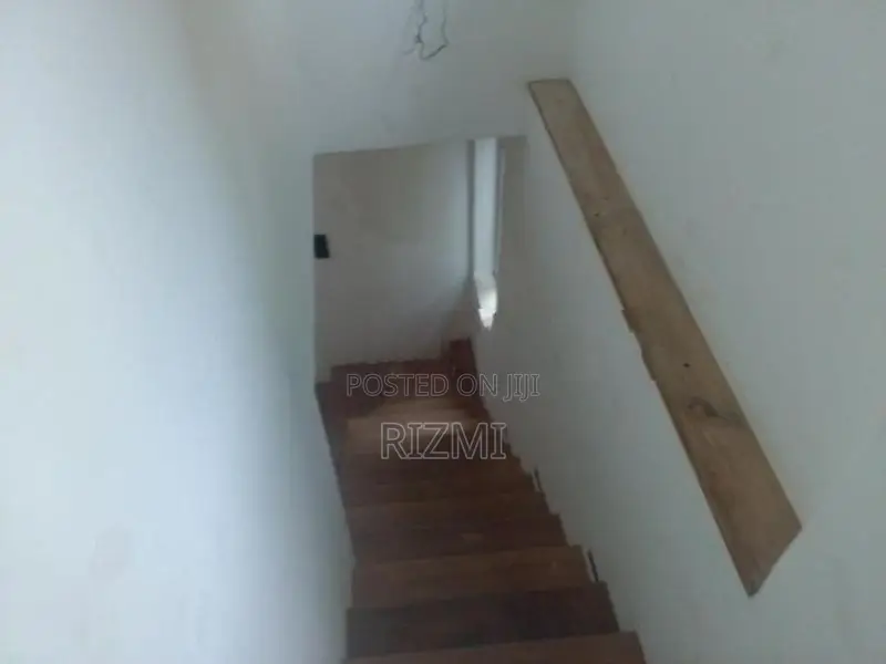 7BR separate 2 unit Houses for rent in dehiwala liyanage road