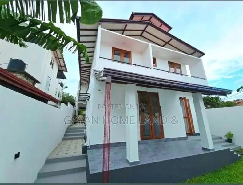 A Luxurious Two Storey House in Kesbewa Makandana