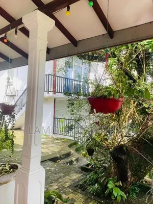 දෙමහල් නිවස විකිනිමට හොරන