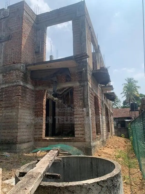 Land with Partially Completed House for Sale – Aldeniya, Kadawatha