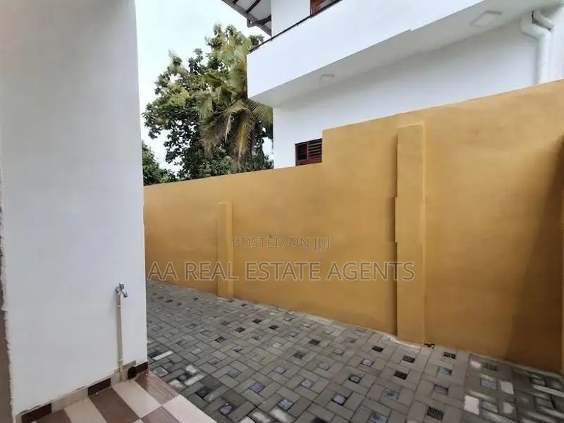Brand New House with Slab for Sale in Kotikawatta