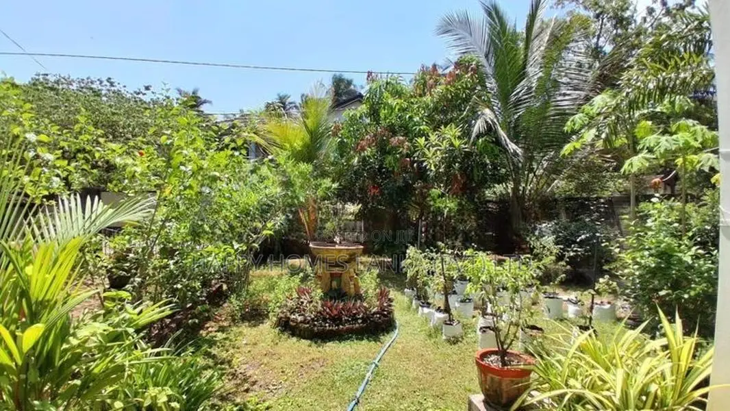 HHL1137 - House for Sale in Kommathurai