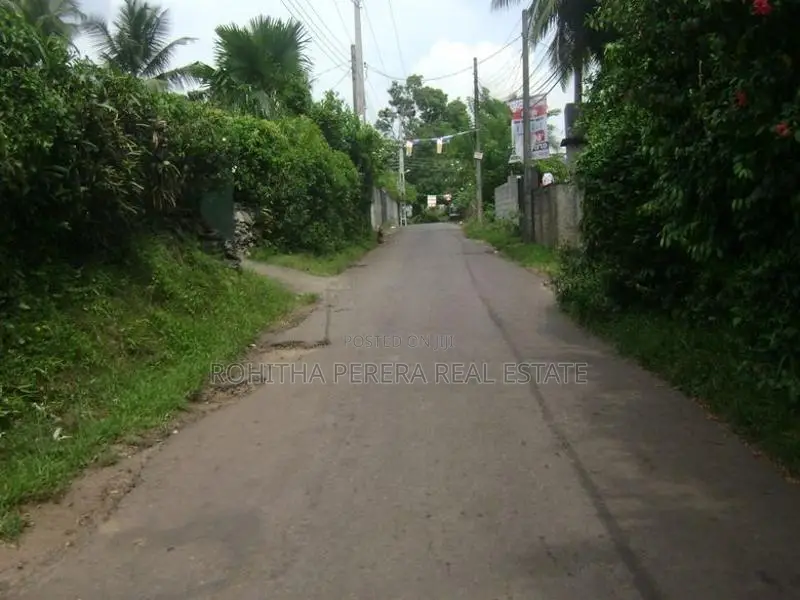 10 Perch 2BR Upstairs House For Sale at Maharagama Arrawwala
