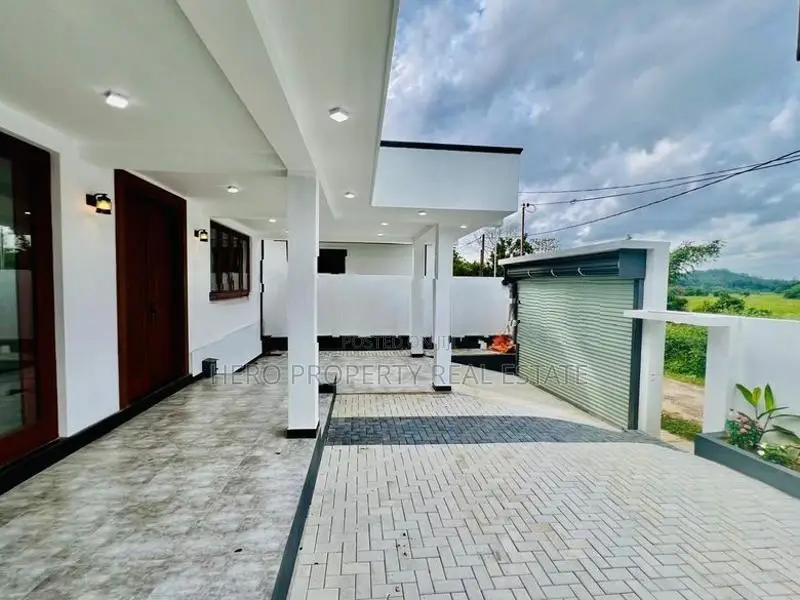 Brand New Luxurious House for Sale in Athurugiriya