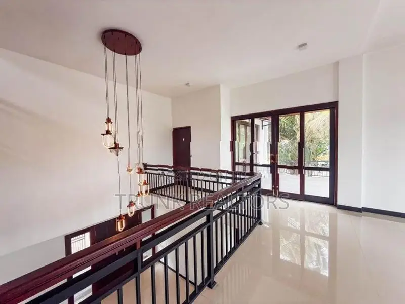 Mount Lavinia 05BR House For Sale (NK11632)