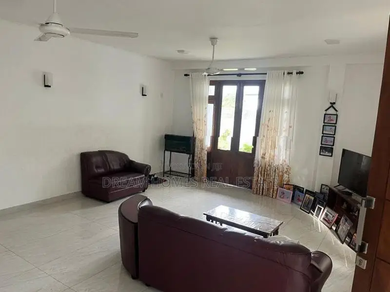 Newly Built Luxury House for Rent – Homagama Town