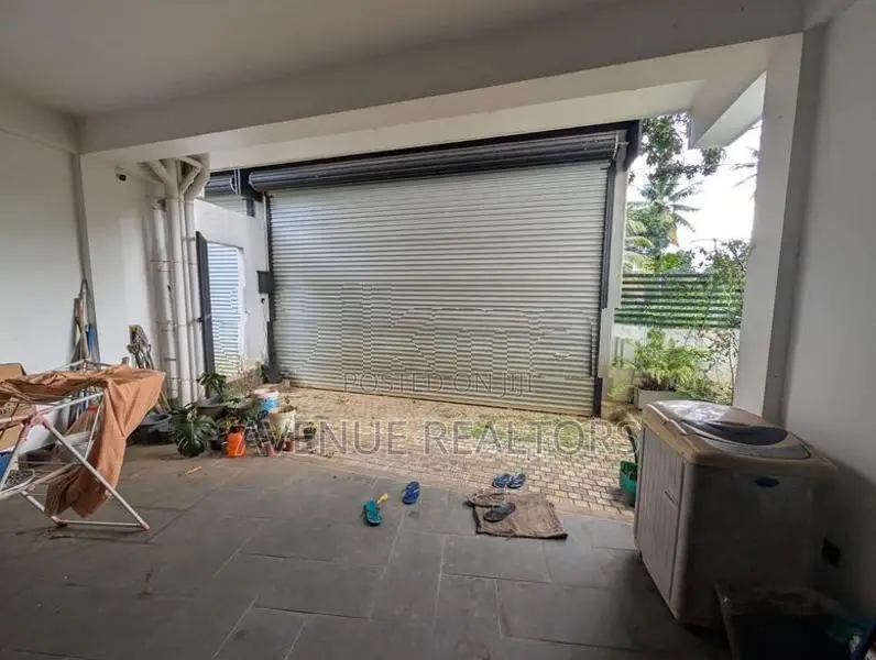 5 Bedroom Luxury House for Sale in Bowala, Kandy (HS4873)