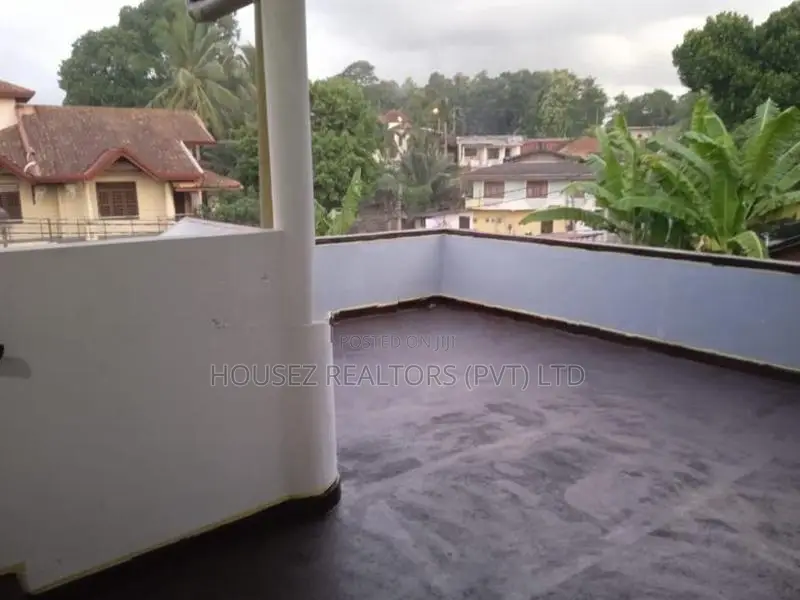 3-Bedroom Upper Floor for Rent – Kadawatha