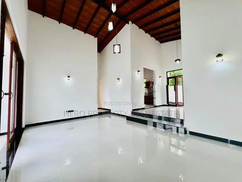 Brand New Luxurious House for Sale in Athurugiriya