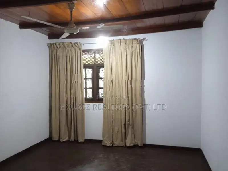 3-Bedroom Upper Floor for Rent – Kadawatha