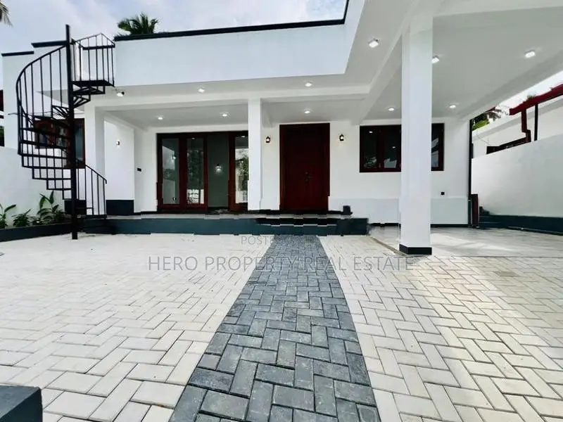 Brand New Luxurious House for Sale in Athurugiriya