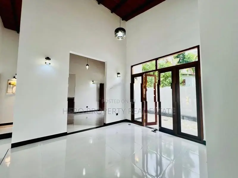 Brand New Luxurious House for Sale in Athurugiriya