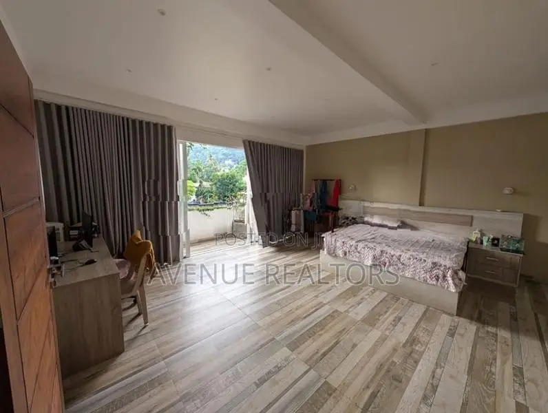 5 Bedroom Luxury House for Sale in Bowala, Kandy (HS4873)