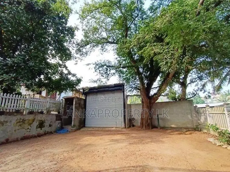 Solidly Built Three-Storied House for Sale – Kiribathgoda