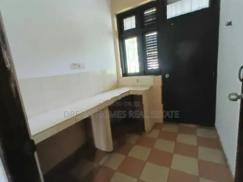 3-Storey House for Rent Battaramulla