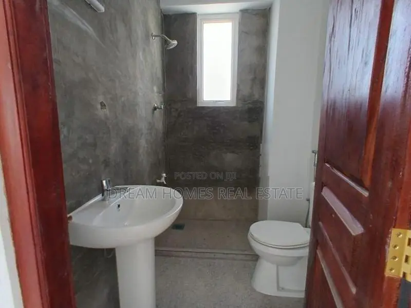 Brand New Commercial Office Space for Rent – Polhengoda Junction