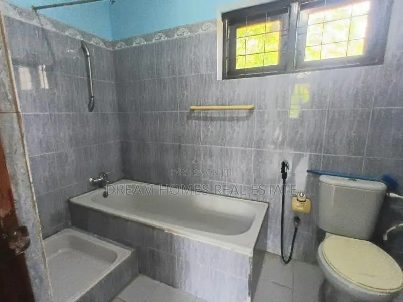 3-Storey House for Rent Battaramulla
