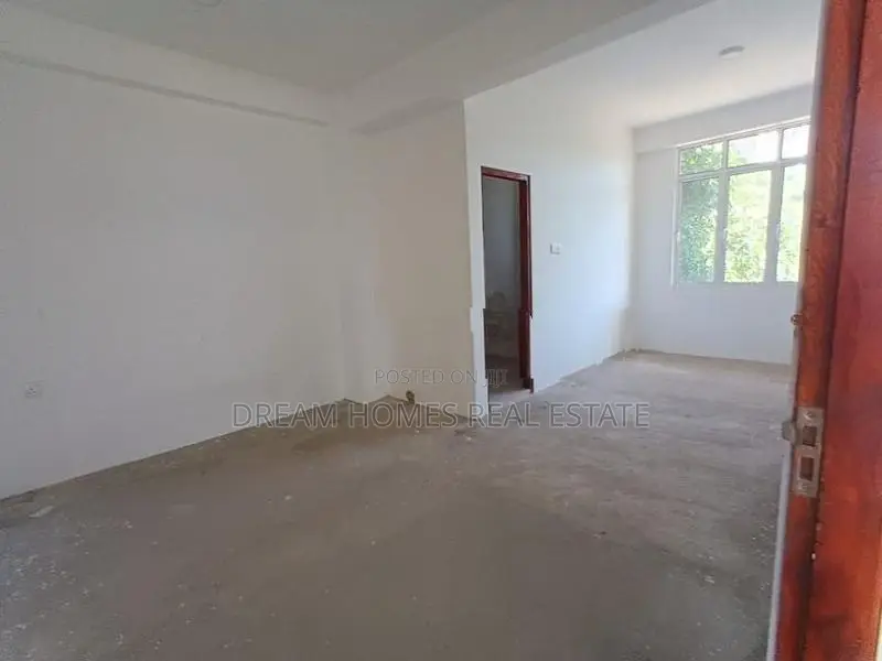 Brand New Commercial Office Space for Rent – Polhengoda Junction