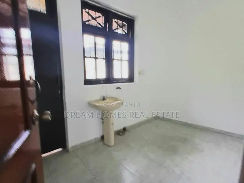 3-Storey House for Rent Battaramulla