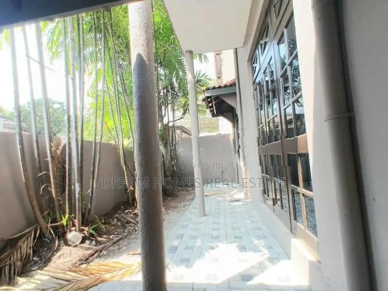 3-Storey House for Rent Battaramulla