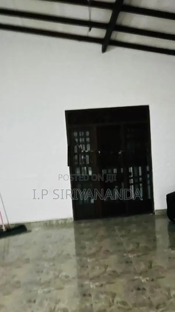 Upstairs House For Rent In Welivita Road Kaduwela