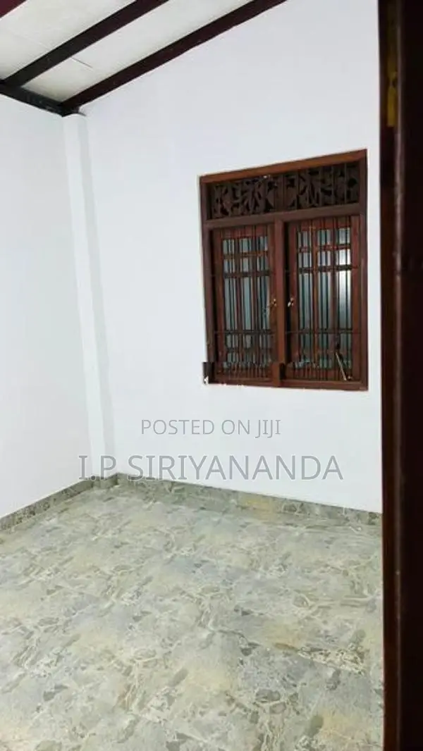 Upstairs House For Rent In Welivita Road Kaduwela