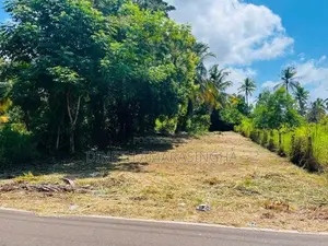 හලාවත කුරුණෑගල ප්‍රධාන පාරට 150m පමණ නුදුරින් පිහිටි ඉඩමක් විකිණීමට ඇත