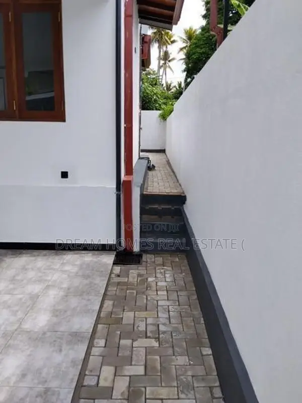 3 Bedroom Brand New House for Sale Near Athurugiriya