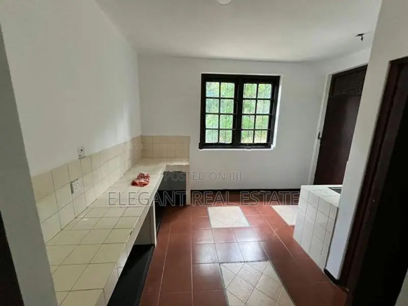 05 Bedroom Unfurnished 03 Storied House for Sale in Battaramulla (A649