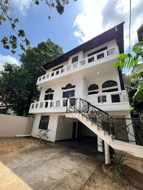 05 Bedroom Unfurnished 03 Storied House for Sale in Battaramulla (A649