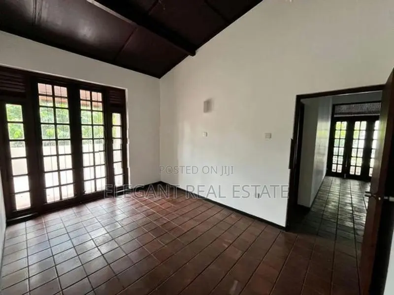 05 Bedroom Unfurnished 03 Storied House for Sale in Battaramulla (A649