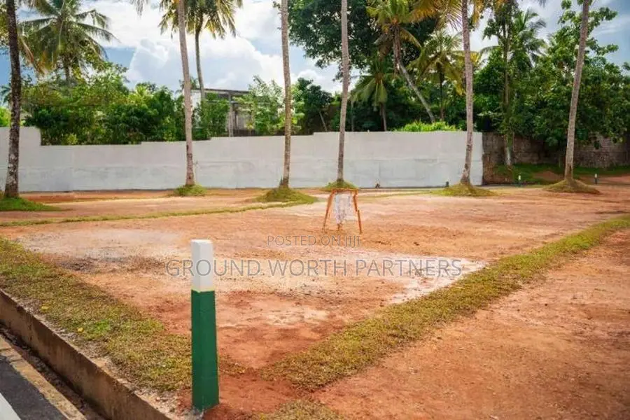 තලවතුගොඩ හෝකන්දරින් අගනා නේවාසික බිම් කොටස් කිහිපයක් විකිණීමට