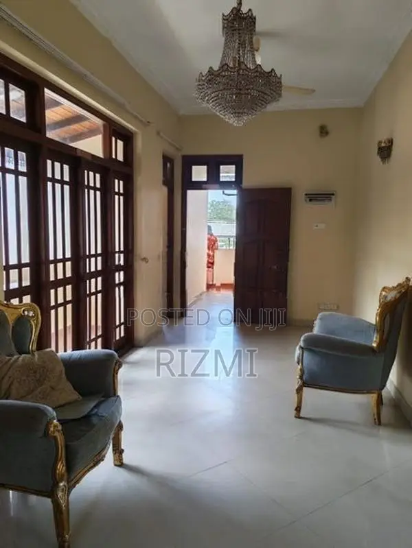 first floor 3BR House for rent in mount lavinia taksinarama road