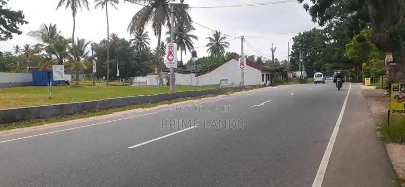 කුරුණෑගලින් ව්‍යාපාරික බිම් කොටස්