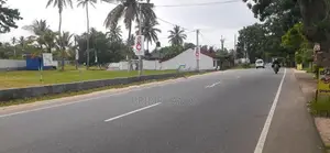 කුරුණෑගලින් ව්‍යාපාරික බිම් කොටස්