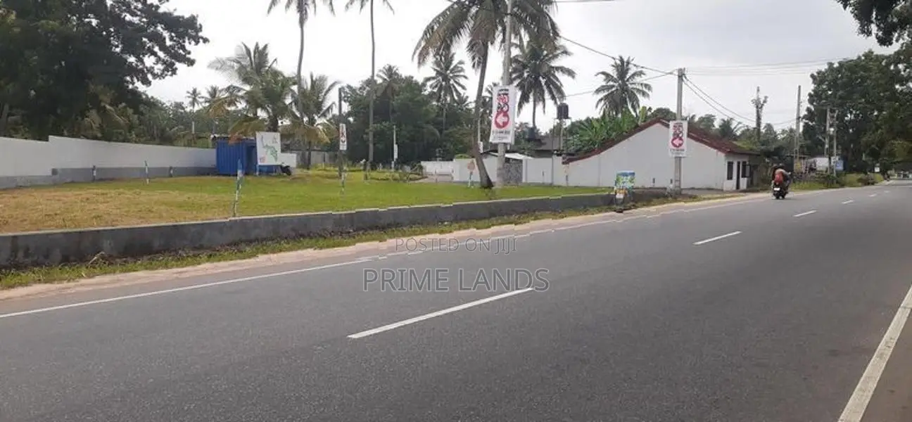 කුරුණෑගලින් ව්‍යාපාරික බිම් කොටස්