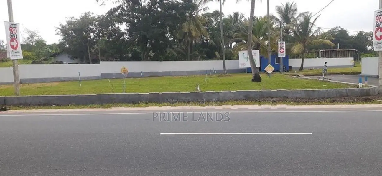 කුරුණෑගලින් ව්‍යාපාරික බිම් කොටස්