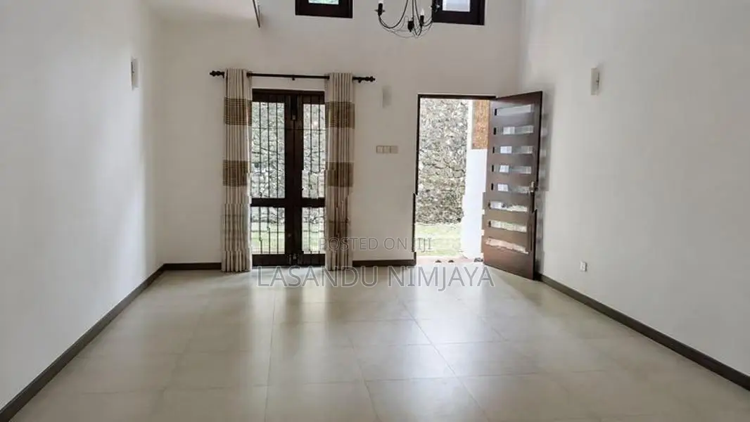 4 Bedroom House for Rent - Talawatugoda