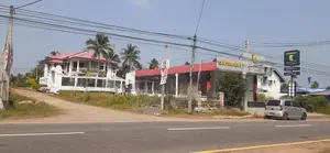 කුරුණෑගල හලාවත බස් පාරට මුහුණලා ඉඩමක්
