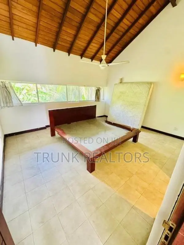 Battaramulla Banyan Villas 04BR House For Sale (NK107780)