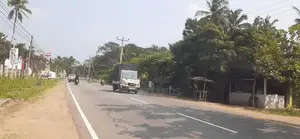 කුරුණෑගල හලාවත බස් පාරට මුහුණලා ඉඩමක්