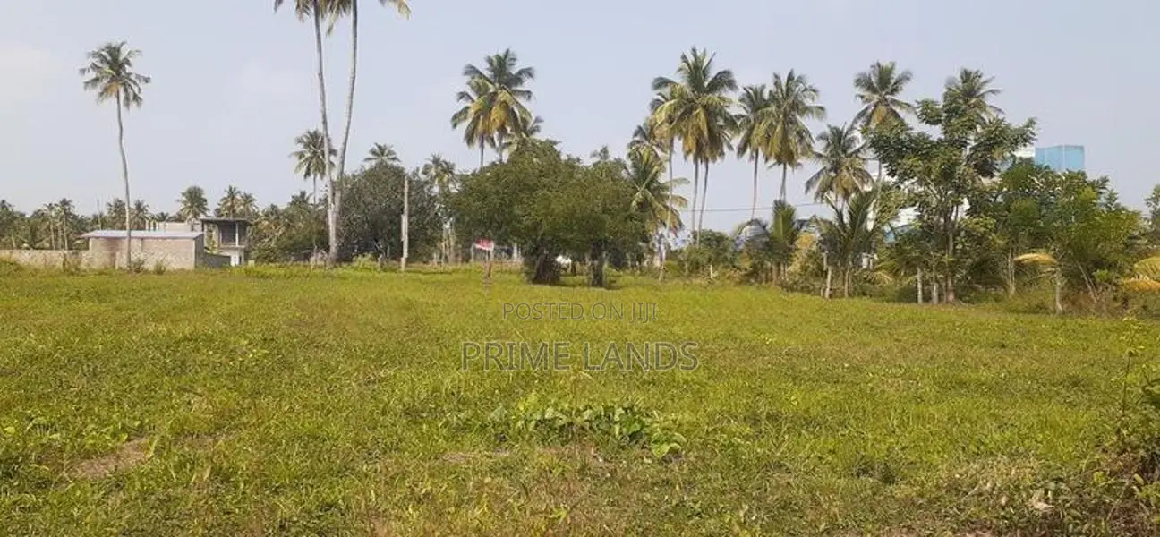කුරුණෑගල හලාවත බස් පාරට මුහුණලා ඉඩමක්