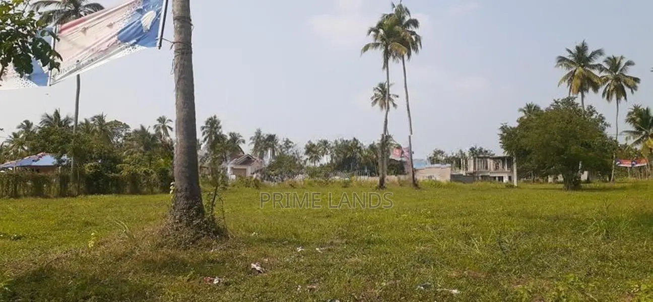 කුරුණෑගල හලාවත බස් පාරට මුහුණලා ඉඩමක්