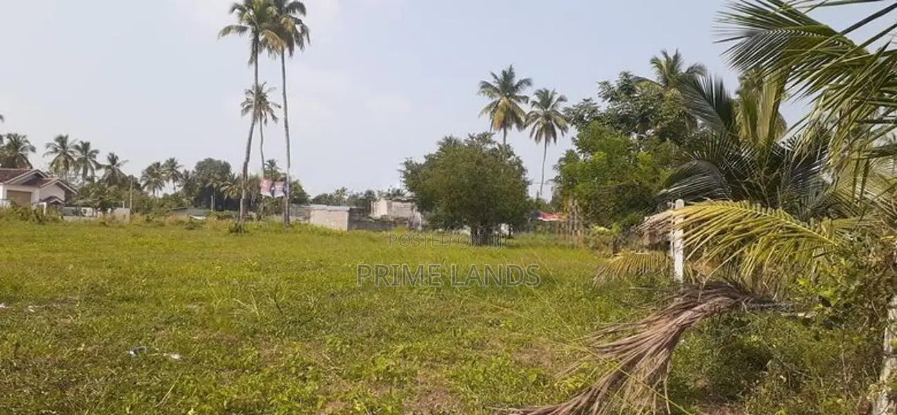 කුරුණෑගල හලාවත බස් පාරට මුහුණලා ඉඩමක්