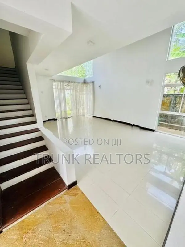 Battaramulla Banyan Villas 04BR House For Sale (NK107780)