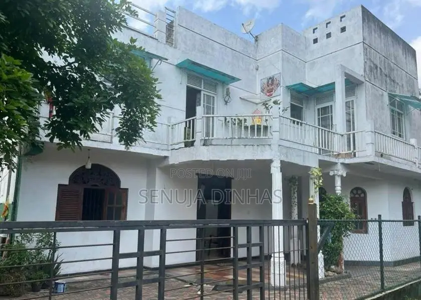 House with 14 Perches Land for Sale – Gampaha