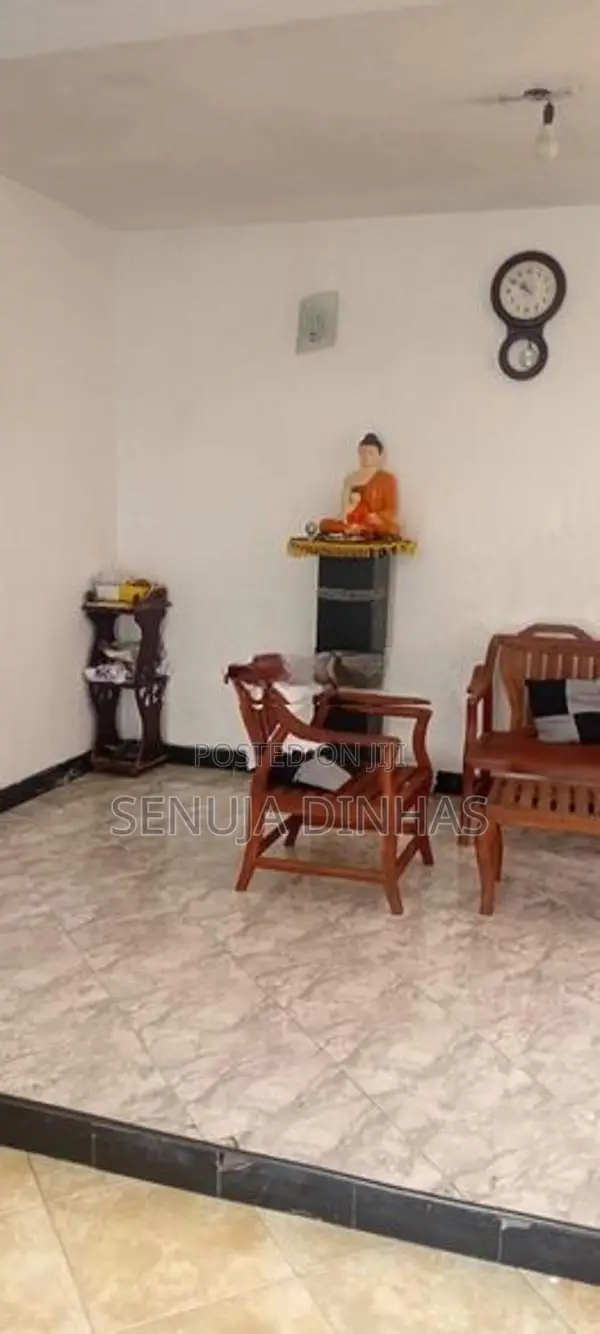 House with 14 Perches Land for Sale – Gampaha